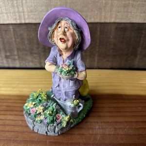 Doug Harris “I Dig Gardening” (Flowers) Figurine Russ Berrie #13190